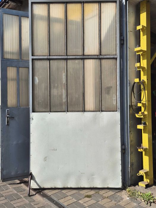 Brama warsztatowa dwuskrzydłowa