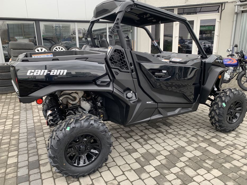 квадроцикл BRP Commander XT1000R