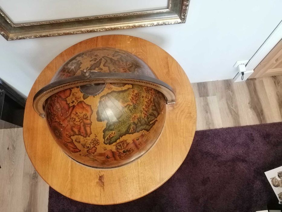 Barek dębowy, globus