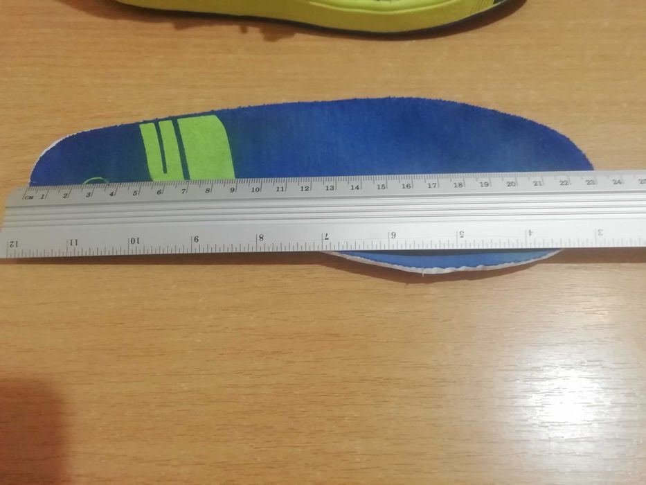 Зручні кросівки, розмір 35 (устілка 23 см), 50 грн.