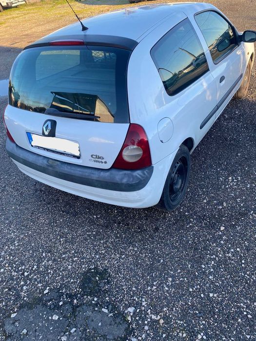 Renault Clio . .
