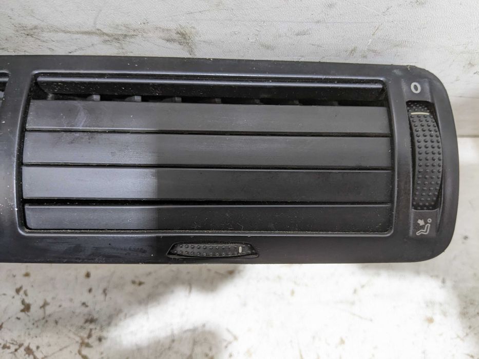 Volkswagen Passat B5 Kratka Nawiewu Środkowa