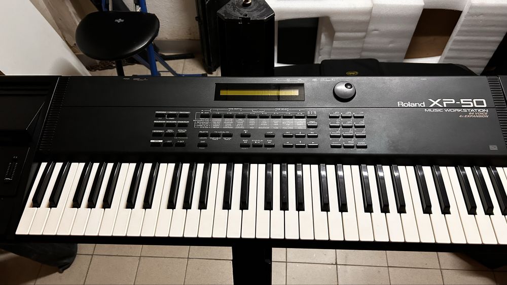 Teclado ketron e roland