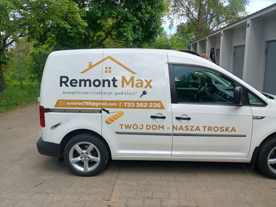 Reklama na samochód oklejanie busów witryn montaż reklam cała Warszawa