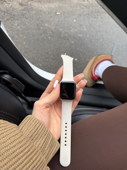 Apple Watch SE GPS 40mm Starlight Aluminium Case