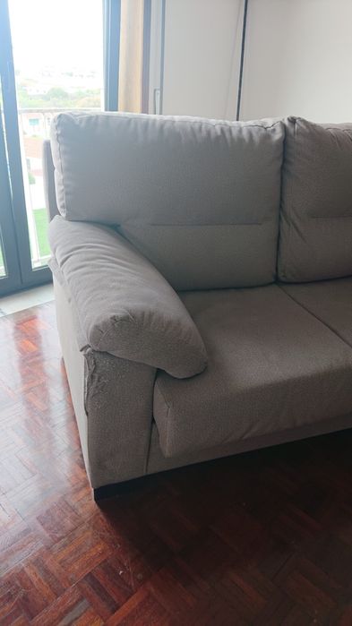 Sofá de 2 lugares bege