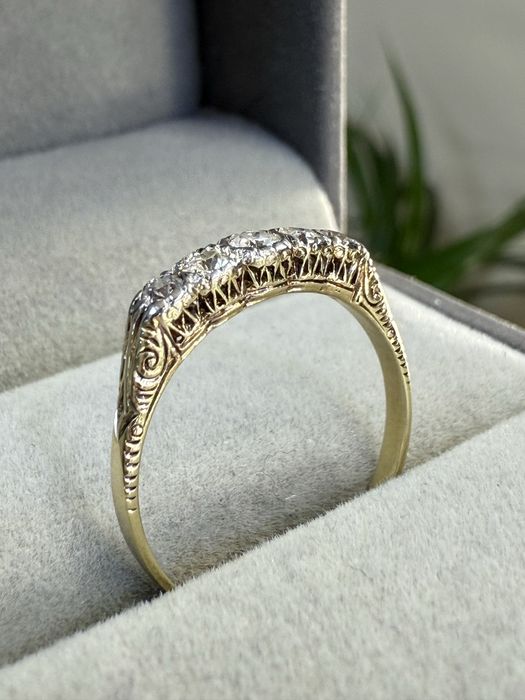 Золотое кольцо с бриллиантами 18р