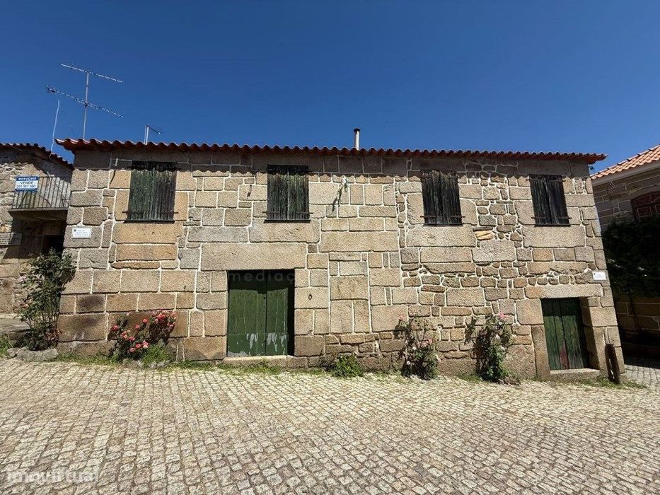 Moradia T6 com interesse Histórico, Foz Côa Freixo de Numão — Numão, Guarda