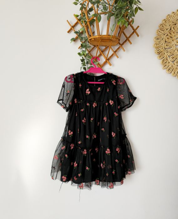 Czarna sukienka w kwiaty babydoll luźna reserved 110