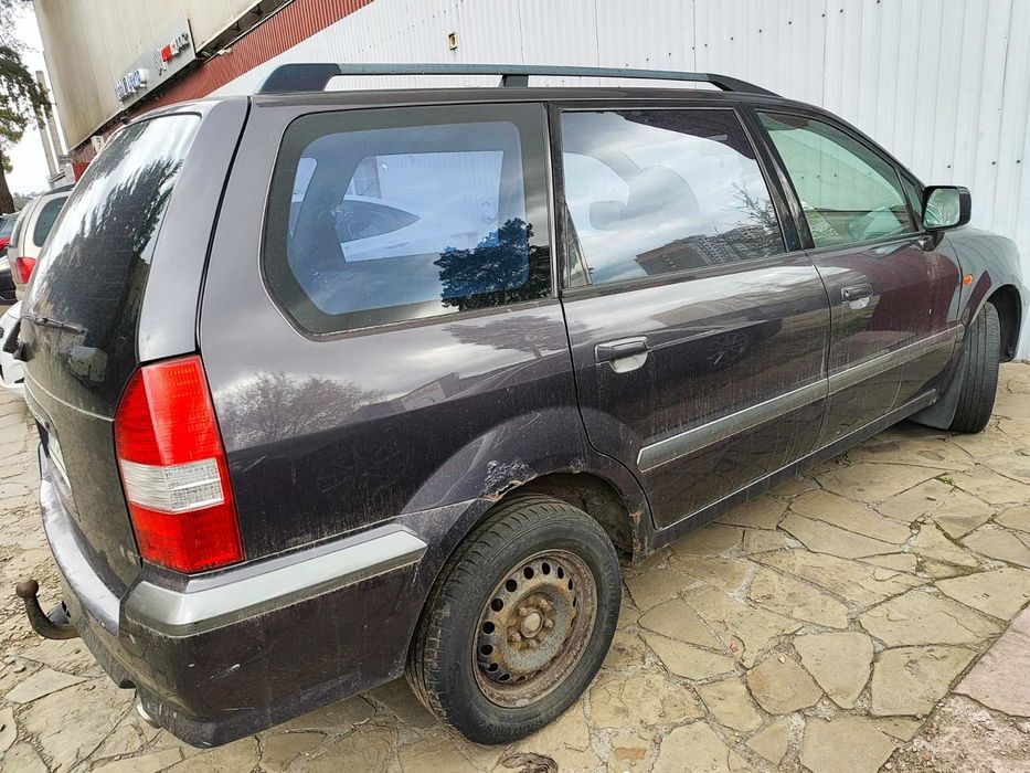 Mitsubishi space wagon