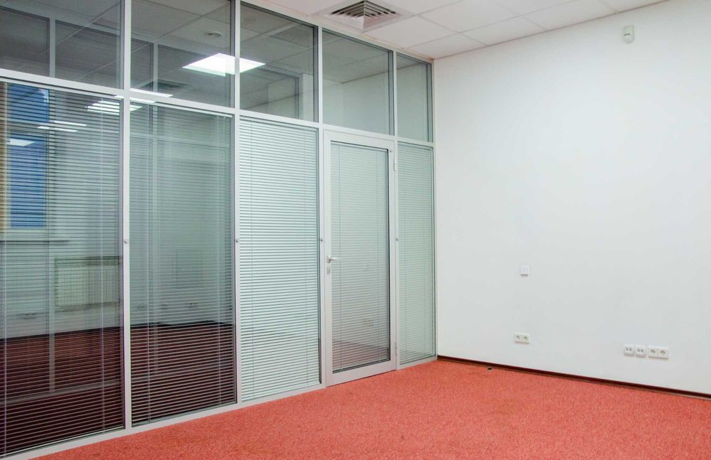 Офіс 1200м2. OpenSpace, 4 кабінети. Генератор, метро Святошин, Без%