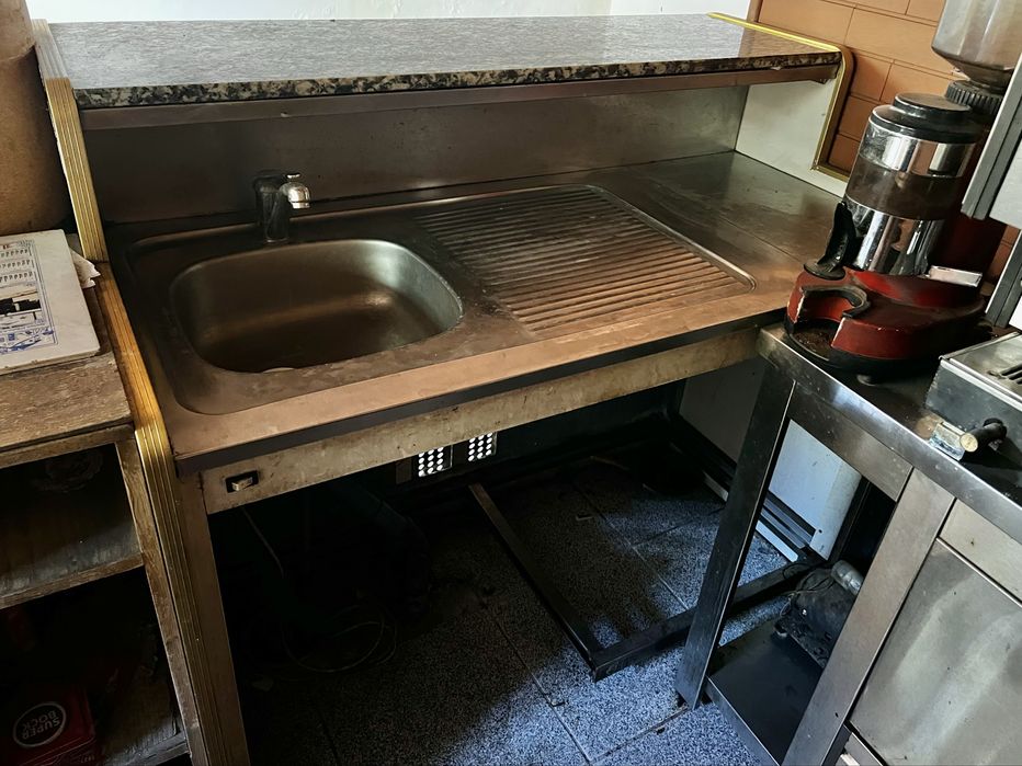 Countertop with sink64176747585537121
