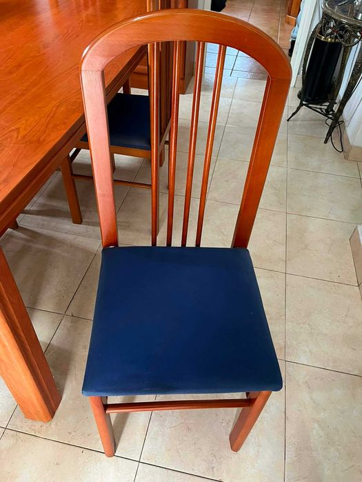 mobilia de jantar e movél de apoio