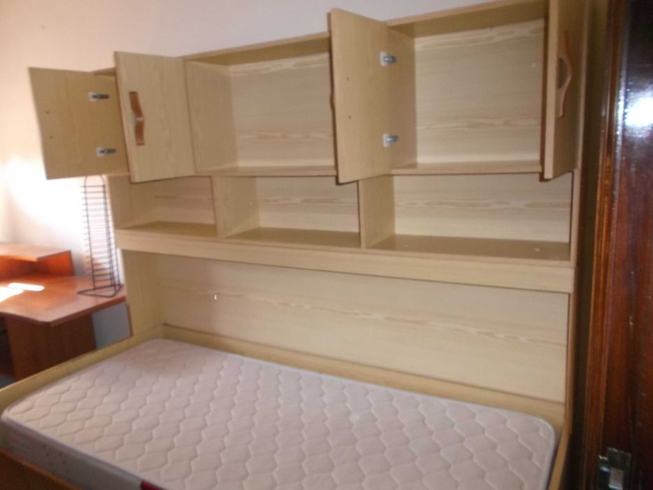 Estúdio de Quarto Usado em bom estado.