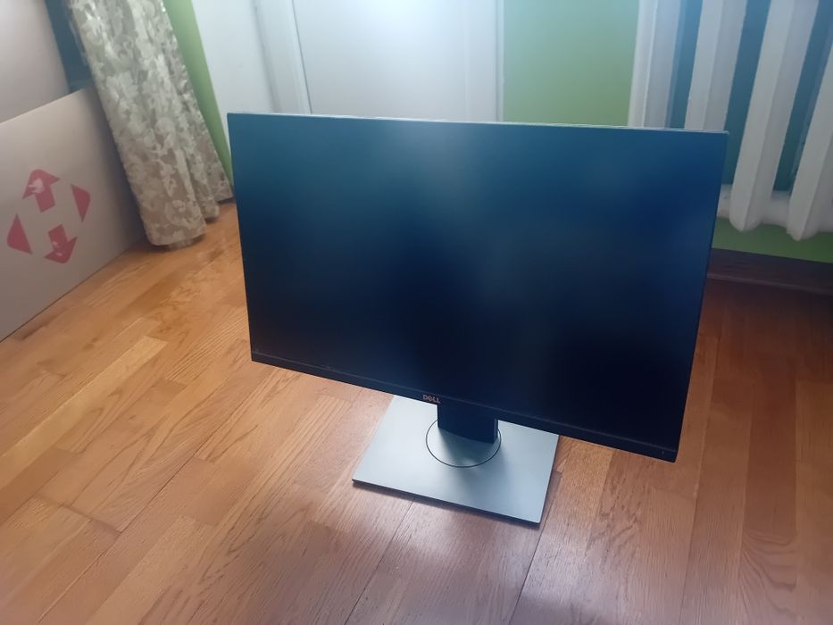 Монітор  чорний колір у доброму стані