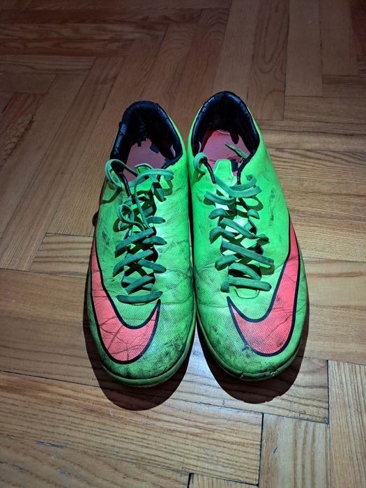 Сороконожки, бутсы, копы, футзалки Nike HypervenomX Phelon II TF.