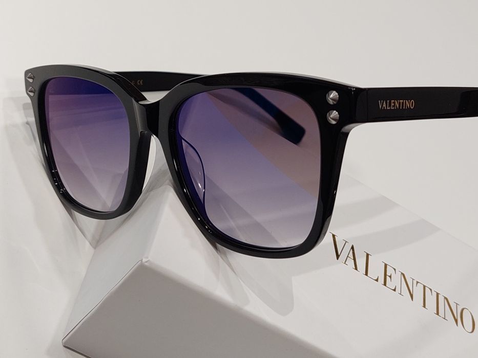 Чорні сонцезахичні окуляри з неоновими лінзами S007 від Valentino!
