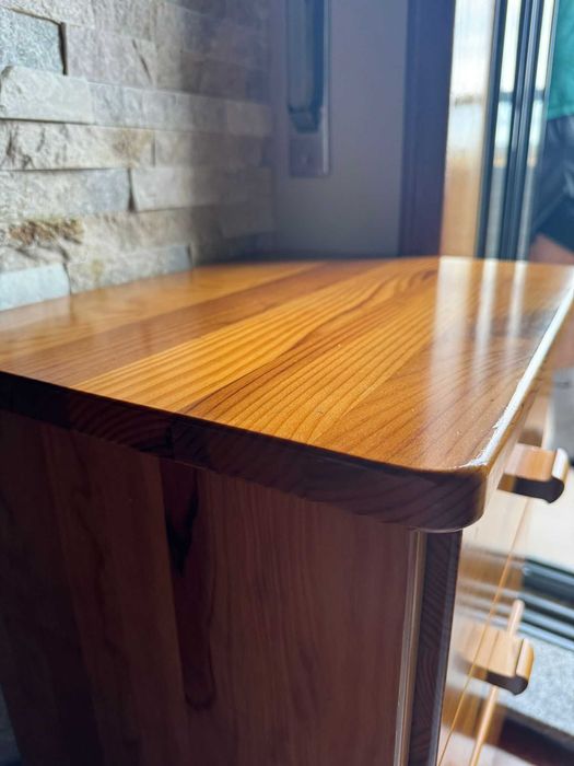 Mobília para quarto (mesa cabeceira e secretária)