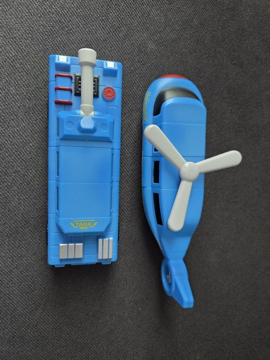 Zabawkowy helikopter i czołg - łączone na magnes