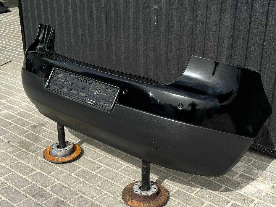 Бампер задній хетбчек Golf 5 бампер чорний Фольксваген Гольф 5 L041