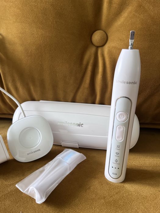 Szczoteczka soniczna Smilesonic UP White