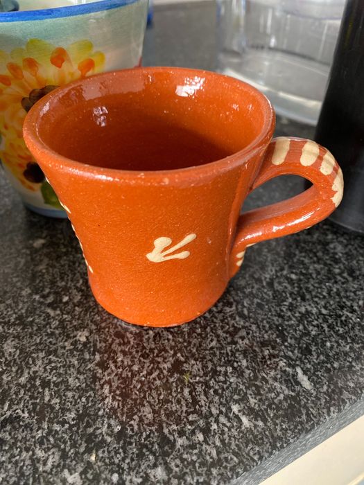 Chávena rústica pintada a mão