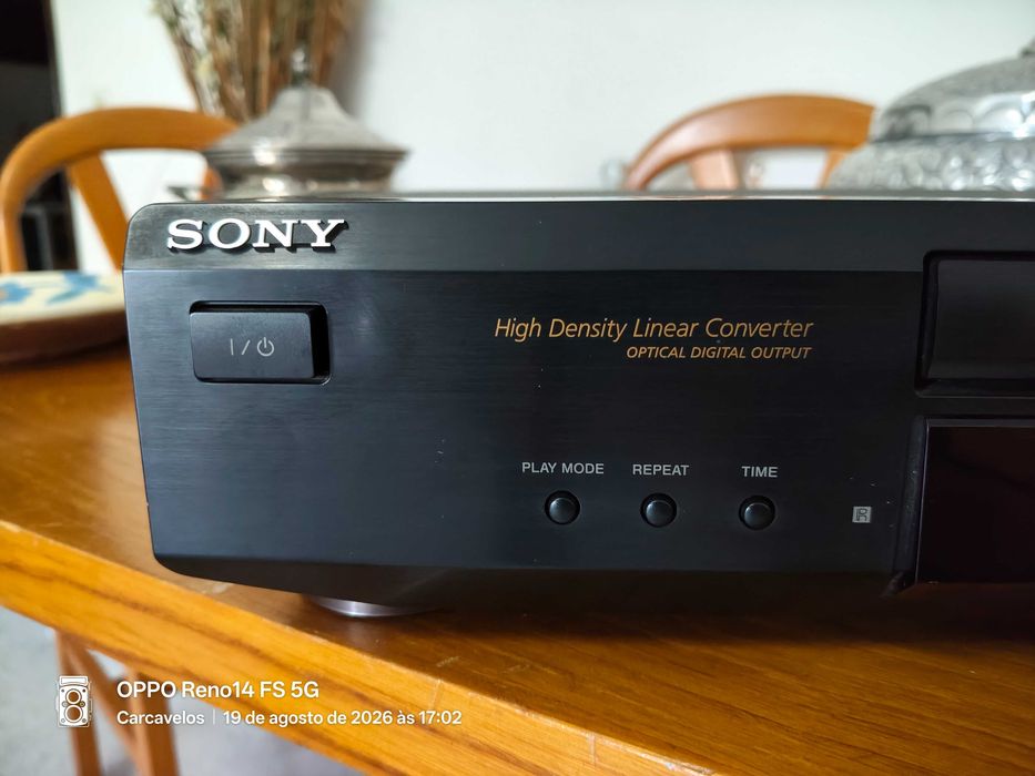 Leitor de DVD de música com comando da marca Sony