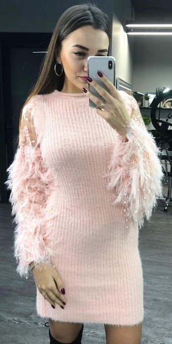 В'язане плаття  з об'ємними рукавами