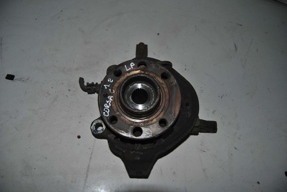 Zwrotnica lewy przód Opel Corsa 1,2