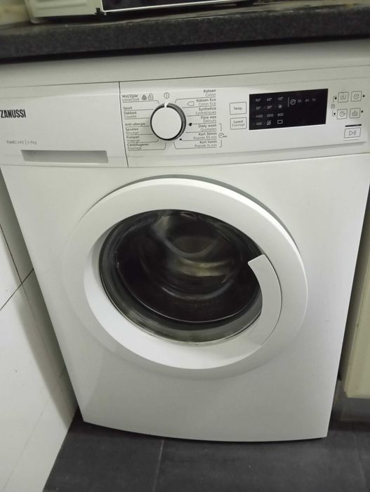 Black friday, máquina de lavar e outra de secar, micro-ondas.