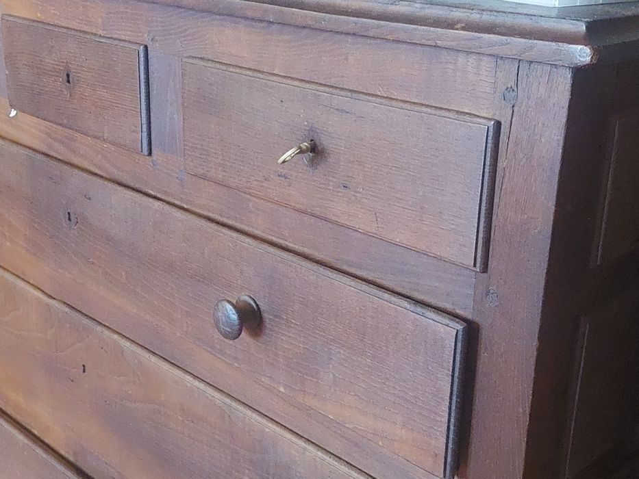 Cómoda rústica em madeira maciça