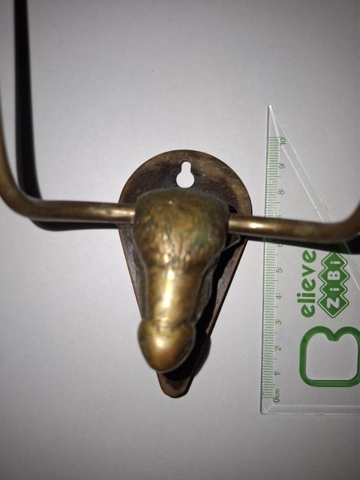 Вішак настінний у вигляді бика, метал