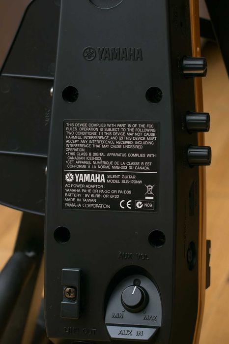 Класична сайлент-гітара Yamaha SLG120-NW, нейлонові струни