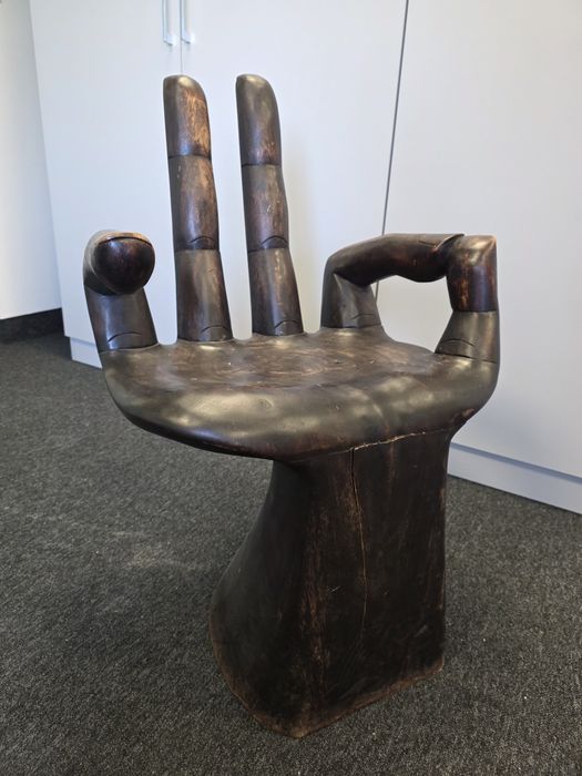 Unikatowy Fotel RĘKA – Lite Drewno, Rękodzieło, Styl Boho/Zen