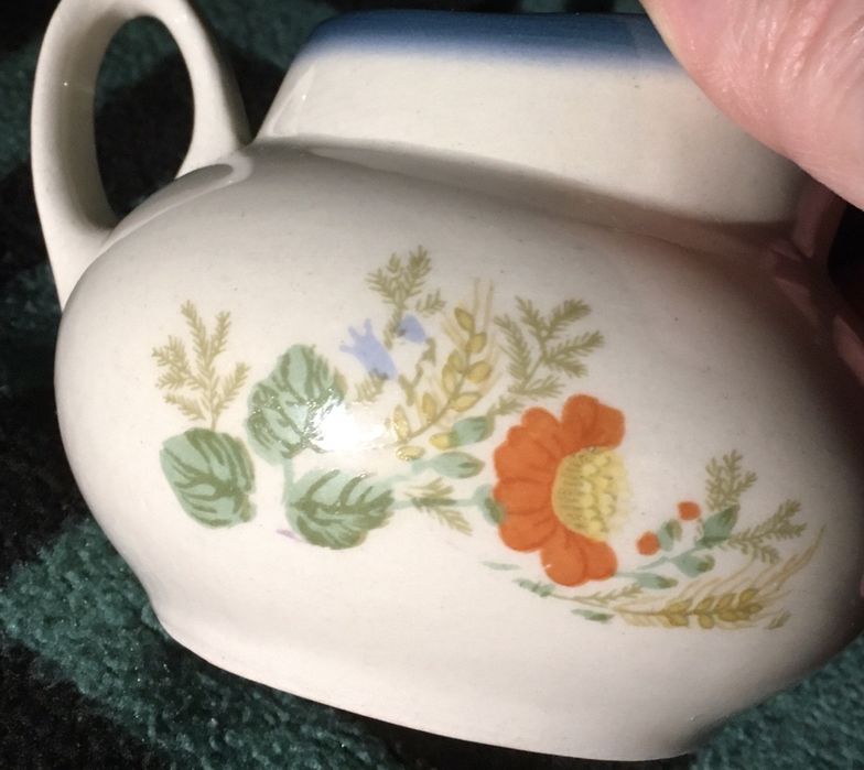 Porcelanowy mlecznik z Chodzieży, stan idealny