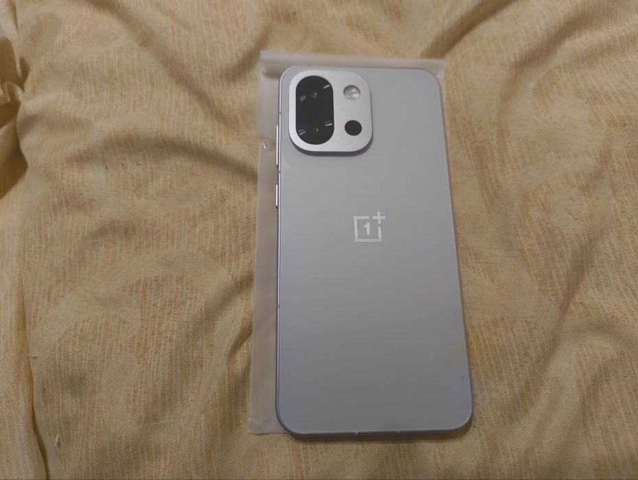 продам отличный ONEPLUS 13T