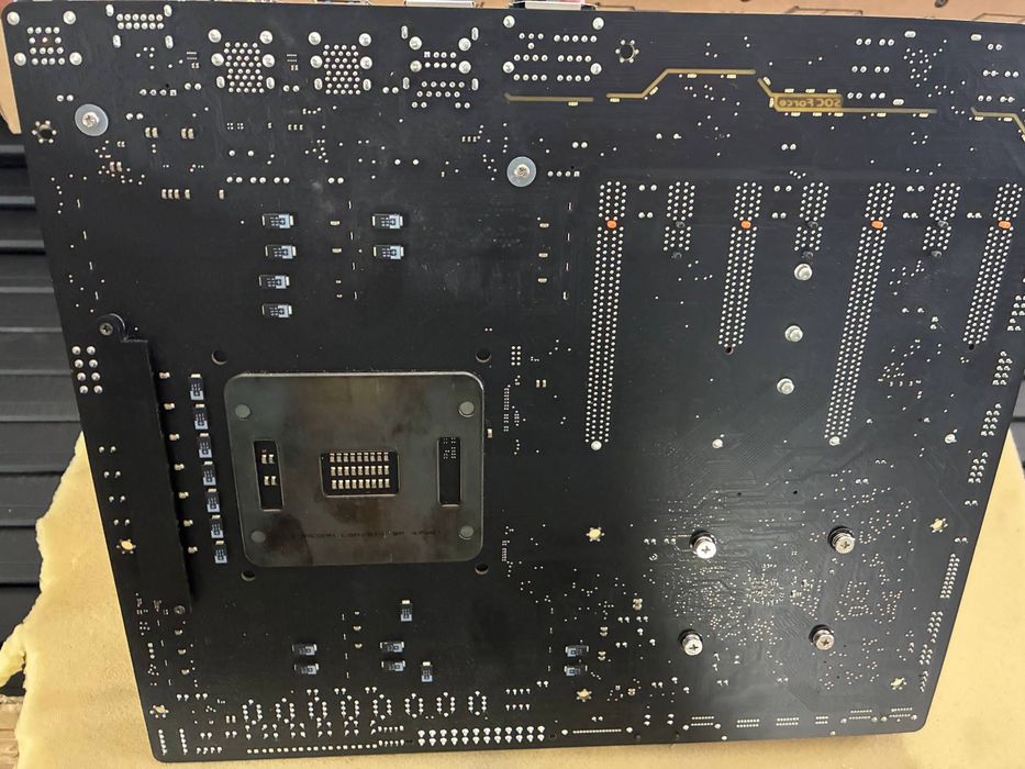 Материнська плата Gigabyte GA- X99-SOC Force
