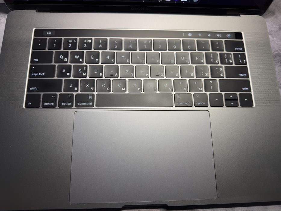 Macbook Pro 15 2017 Touch Bar [i7 / 16gb / 1 terabyte]