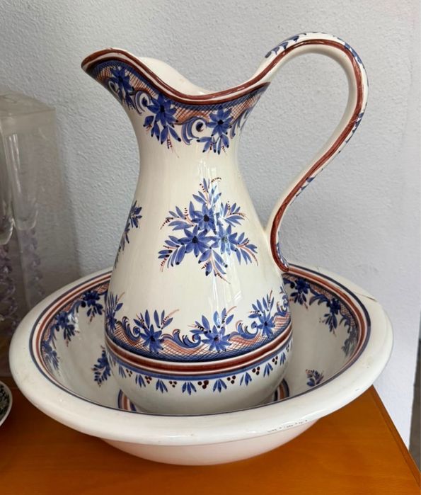 Conjunto Vintage em Cerâmica – Jarro e Bacia Decorativa