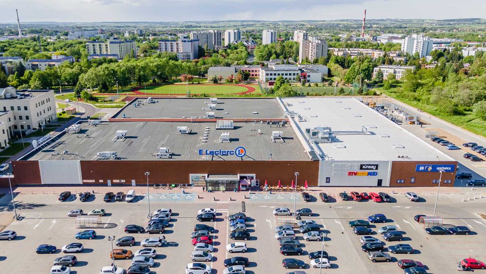 lokal handlowo usługowy od  50m2 do 160 m2 w E.Leclerc Zamość