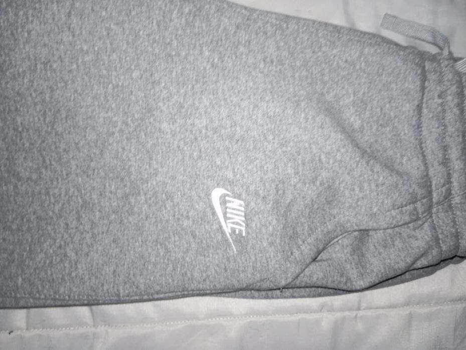 Calça de fato de treino cinzenta Nike