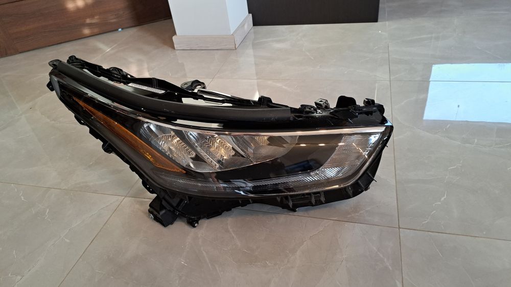 Toyota Highlander lampa prawa przednia przód Full Led