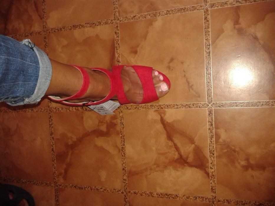 nowe czerwone buty Reserved roz.38