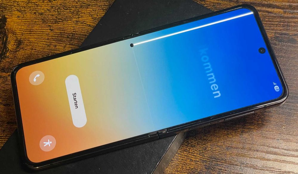 USZKODZONY SAMSUNG Galaxy Z Flip 5 8/256GB 6.7" 120Hz Grafit SM-F731B