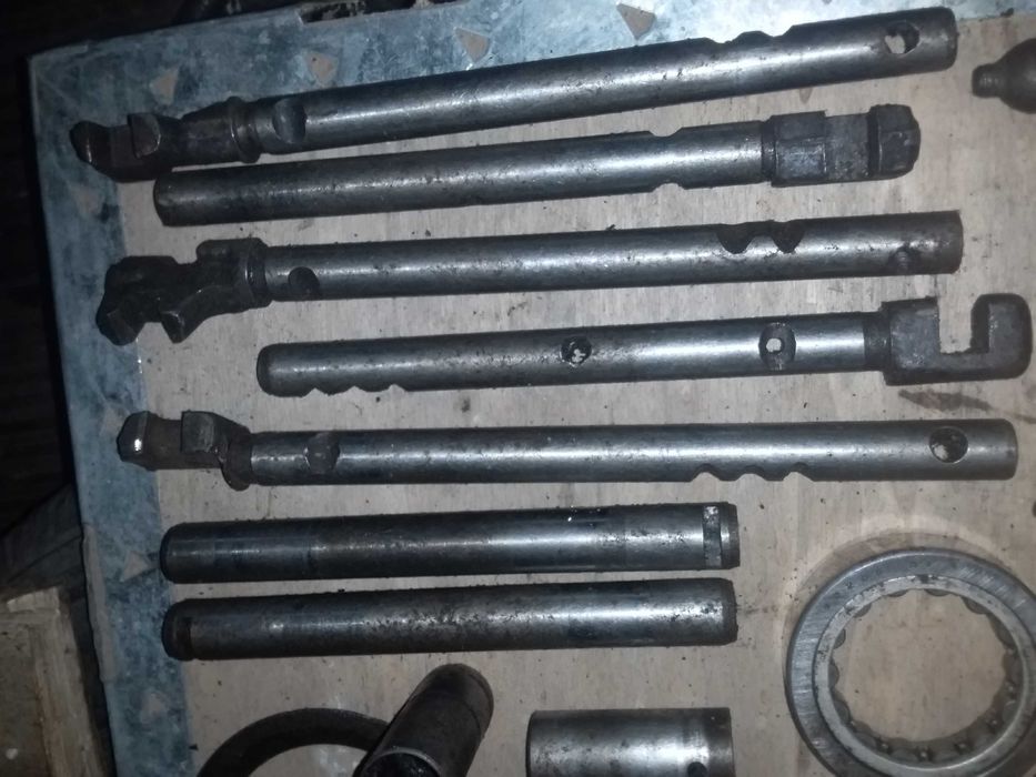 ЛуАЗ:шестерні,підчипники,пропка зливу з магнітом,та інш. КПП та двигун