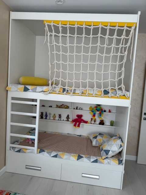 Дитяче двоярусне ліжко