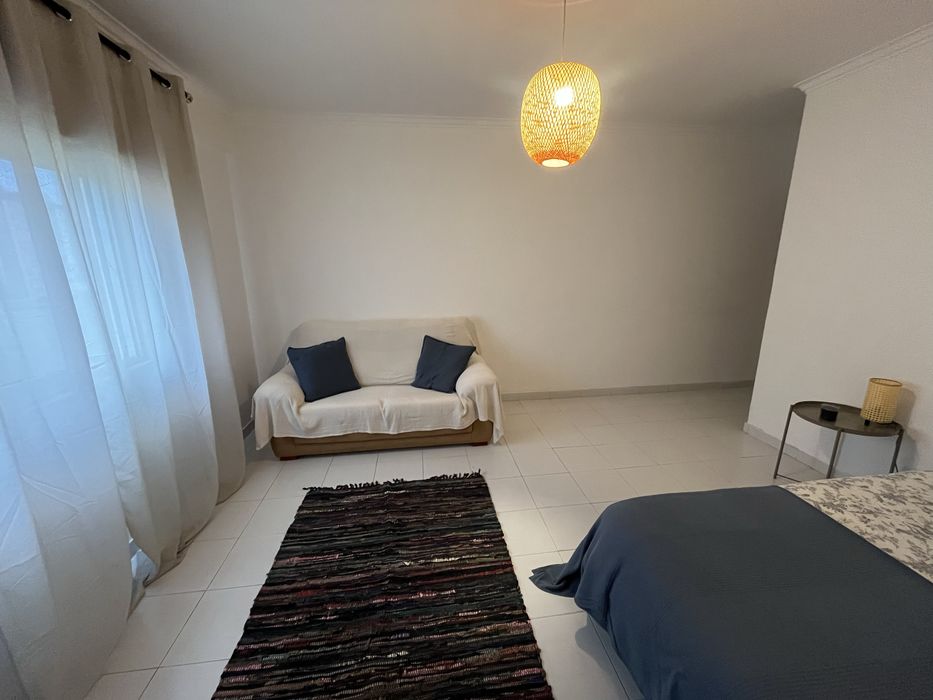 Quarto para arrendar em Belas