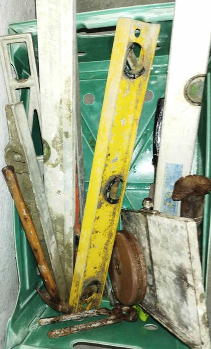 Construção Civil: Tocha maçarico gás, Régua, Esquadro, Nível, Serrote