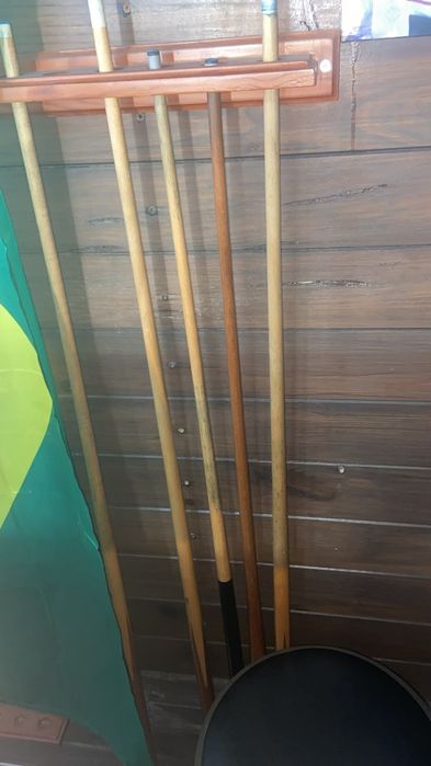 Mesa de Sinuca / Bilhar Profissional em Madeira Maciça – semi novo.