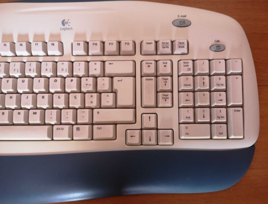 Teclado Logitech sem fios